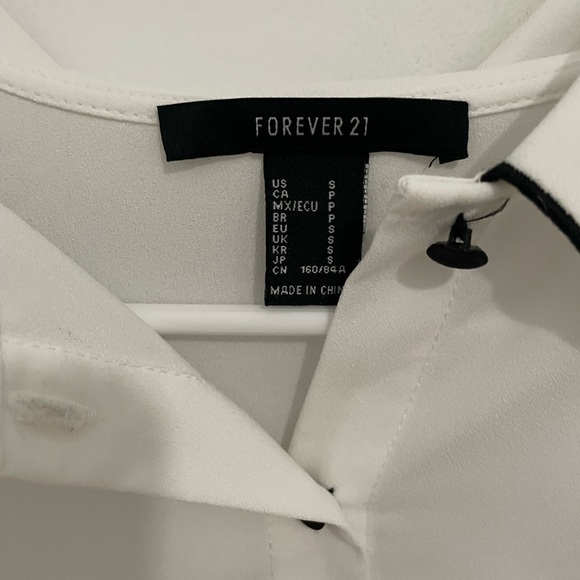 Scalloped Collar Blouse - Picture 4 of 4